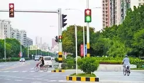 红灯时右转扣6分你中招了吗,红灯右转12分全没了为什么