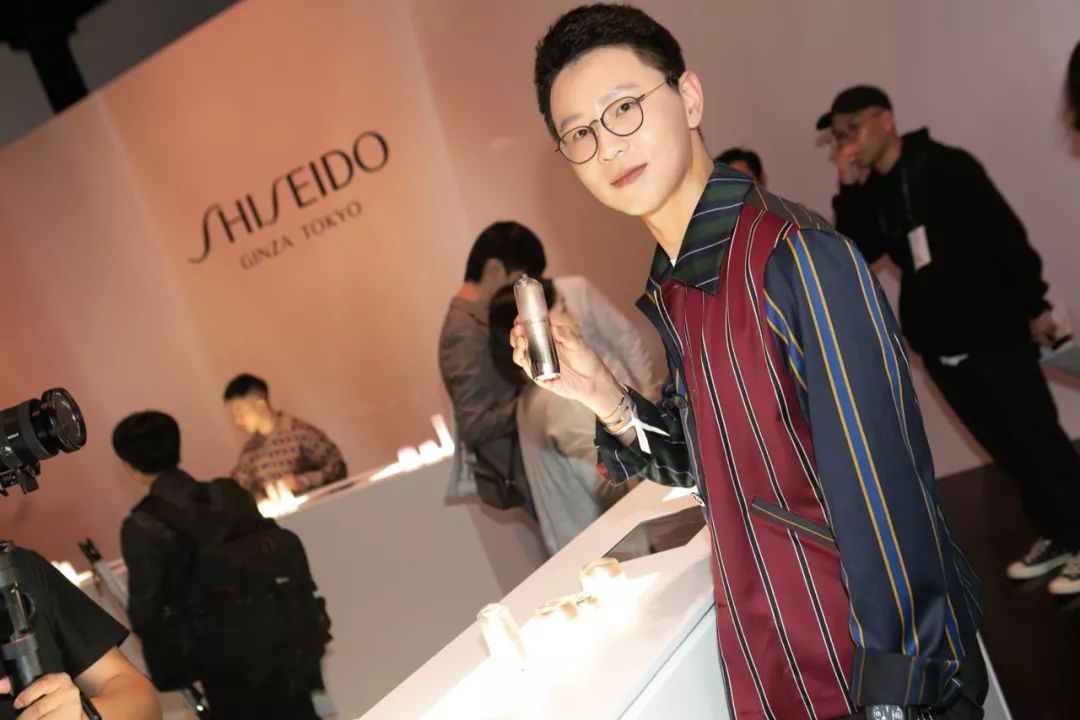 对抗岁月魔皱，护肤品能做的比你想象中更多...