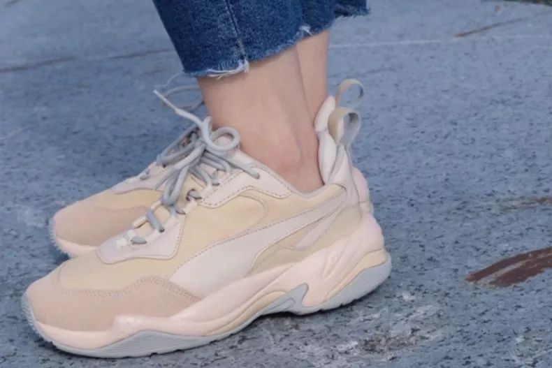 秋冬百搭女士运动鞋,今年最流行的冬天运动鞋百搭