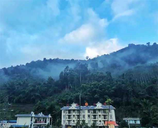 西双版纳傣族赶街视频,勐腊县勐仑镇赶街