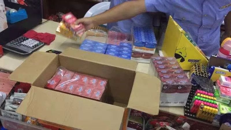 便利店里安全套有人敢买吗,超市卖安全套得办证吗