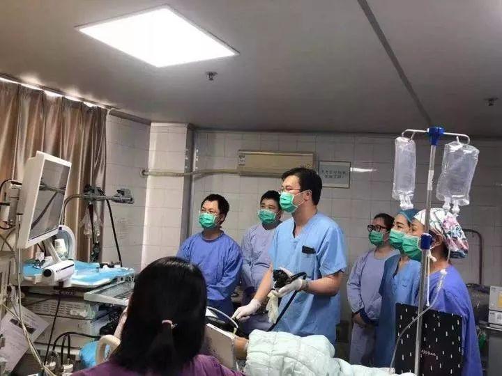 柿子和螃蟹能一起吃吗动画,柿子和螃蟹一起吃到底会不会中毒