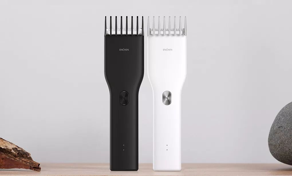 头发长理发店没开门怎么办，别在傻傻的等了，搞个理发器自己剃头