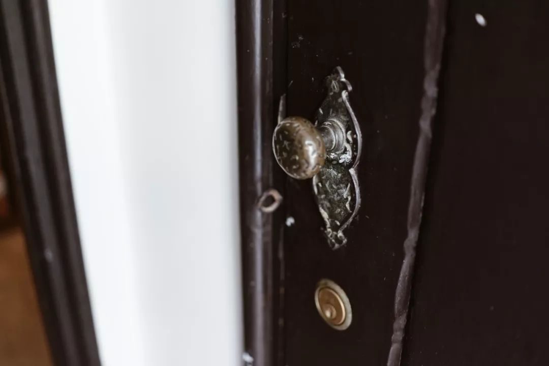 她买下32㎡上海老旧学区房,为女儿打造小桃园,还有20㎡超舒适大庭院