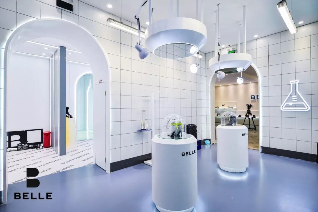 百丽bellelogo的变化,百丽belle褪色