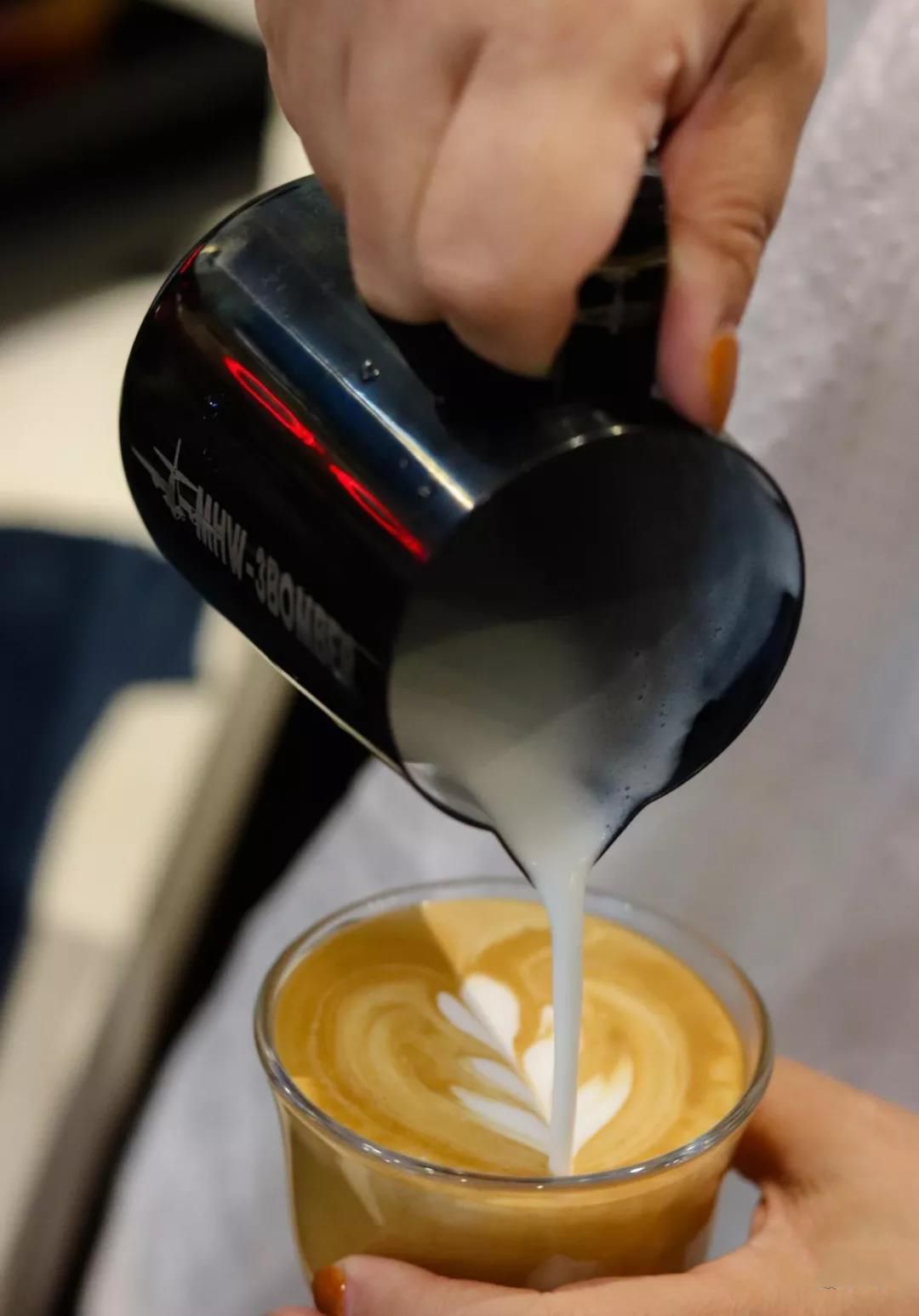 芳野cafe主理人,芳野咖啡店