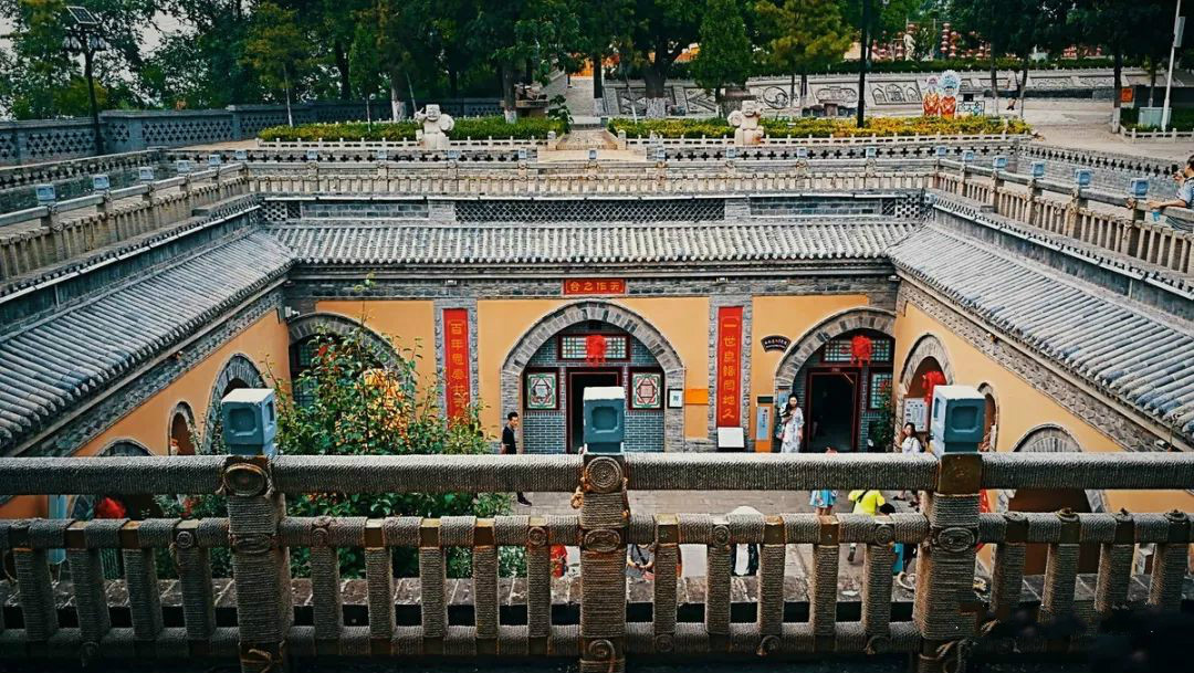 与世隔绝的森林村落,中国最神奇的村庄见树不见房