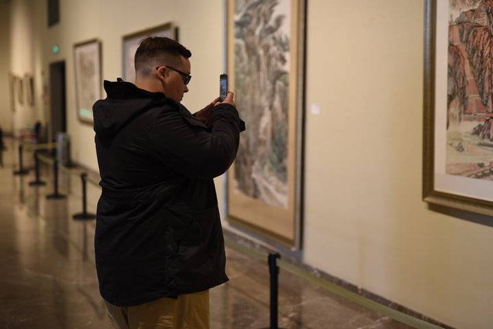 旅居中国10年老外变身“人肉代购”，双十一购物车快撑爆了……