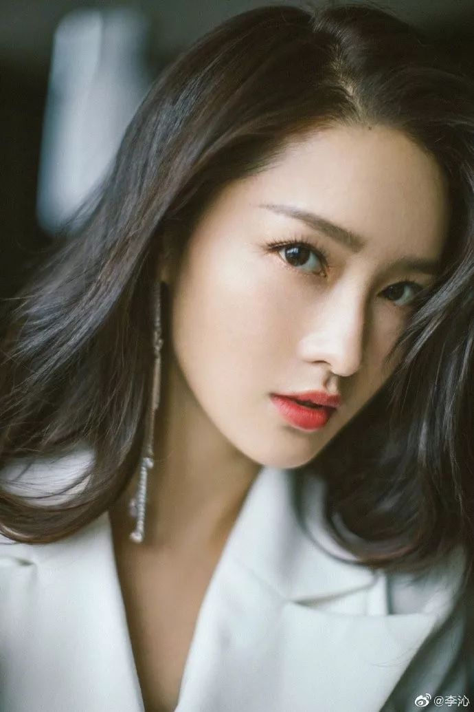 买了很多眼影却还是不会画,买了好多化妆品