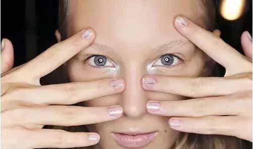 不要让你暴露你的年龄,别让皮肤暴露了你的年龄