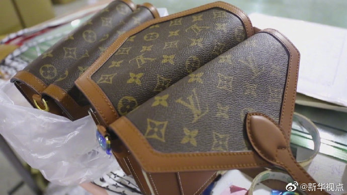 迪拜机场免税店都有什么奢侈品,迪拜的奢侈品排行榜