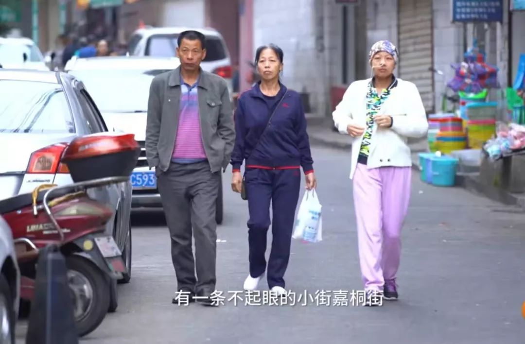 癌症患者挂尿袋和屎袋,患癌人身上带着尿袋