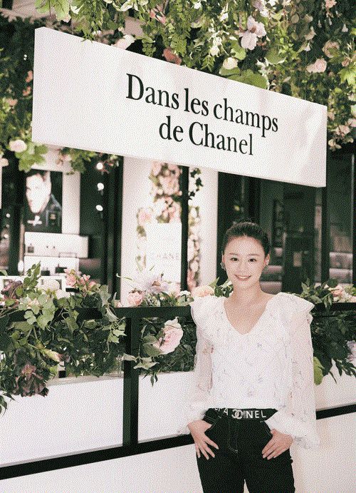 香奈儿发布会各路明星都来捧场,香奈儿回应包15分钟原视频