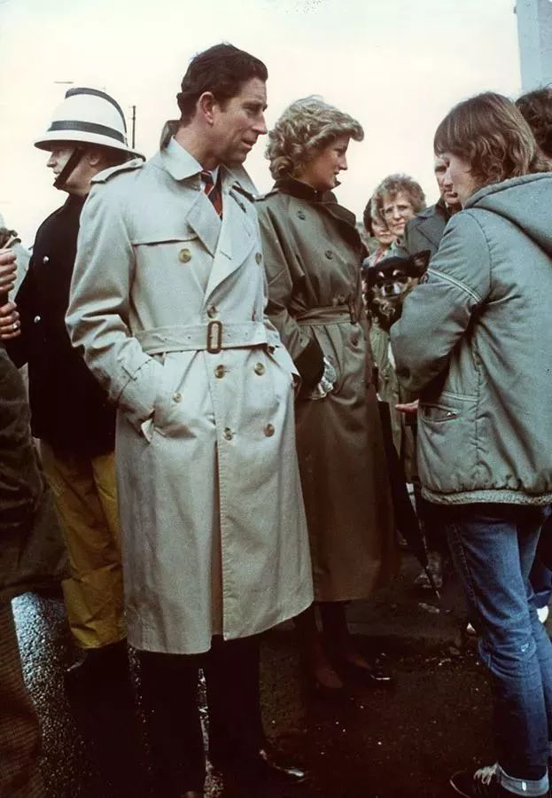 burberry风衣英国王子,burberry经典风衣黑色男士