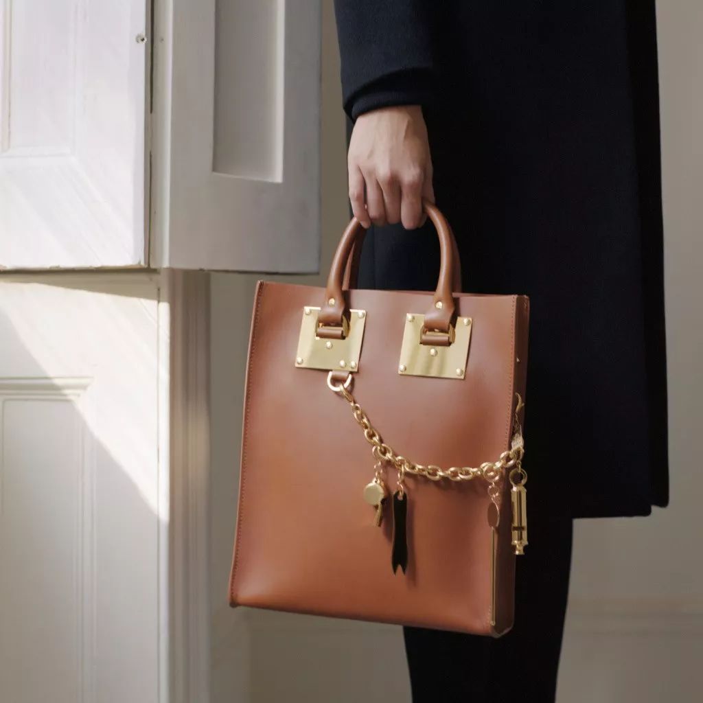 看中一个包包看了很久还是喜欢,看上了一款新款包包