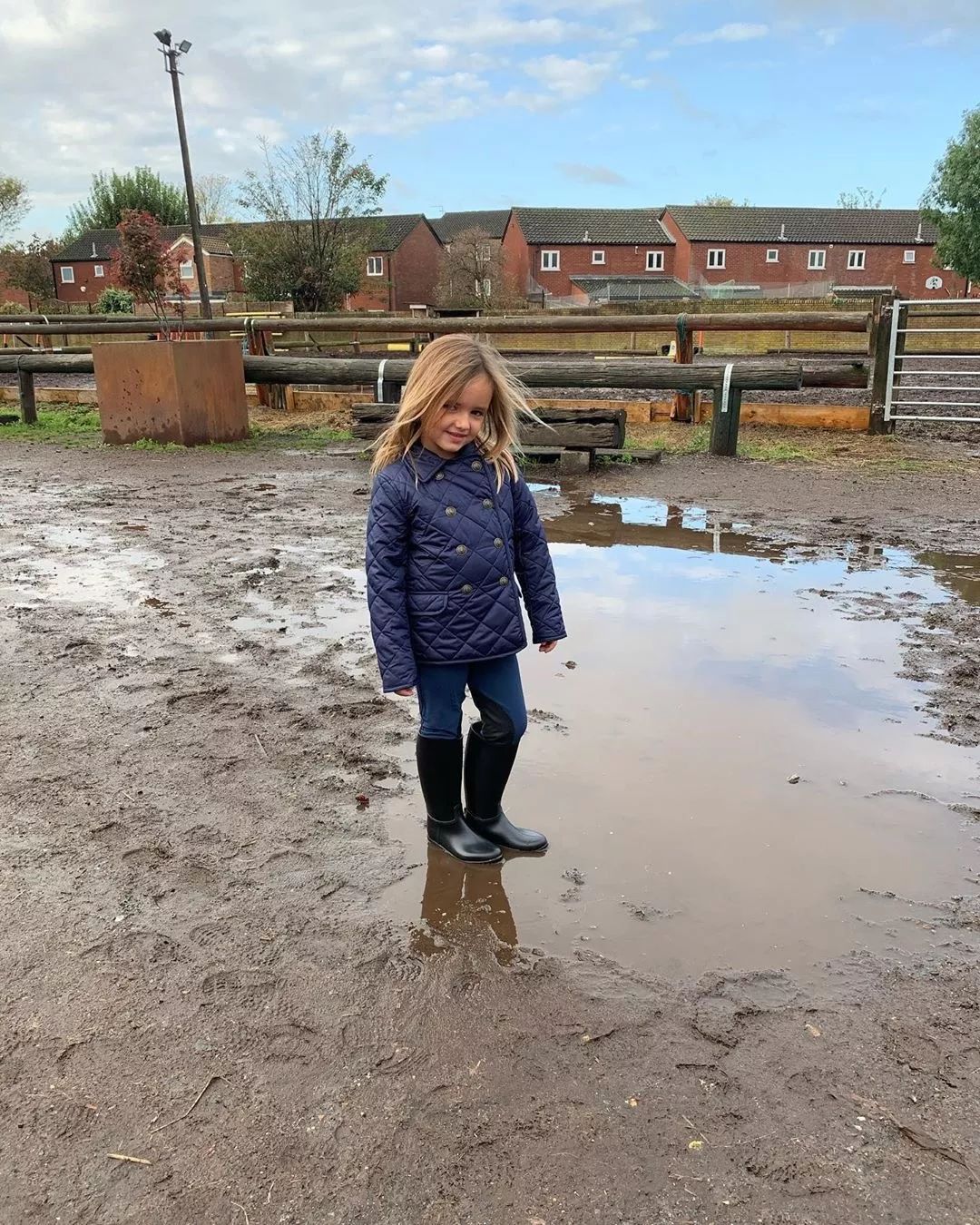 打出生起就坐拥23亿身家！英伦萌娃界新贵的时尚经|OK!Baby成为TA