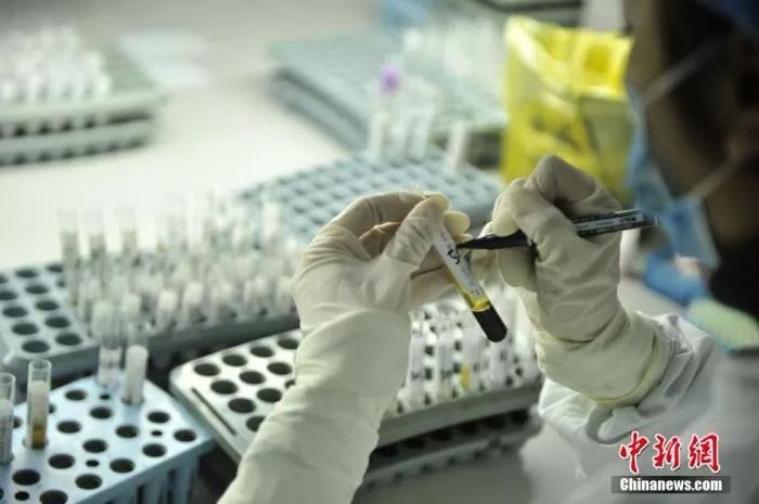 疾控中心发布艾滋病最新数据,2017全国存活艾滋病感染者为多少