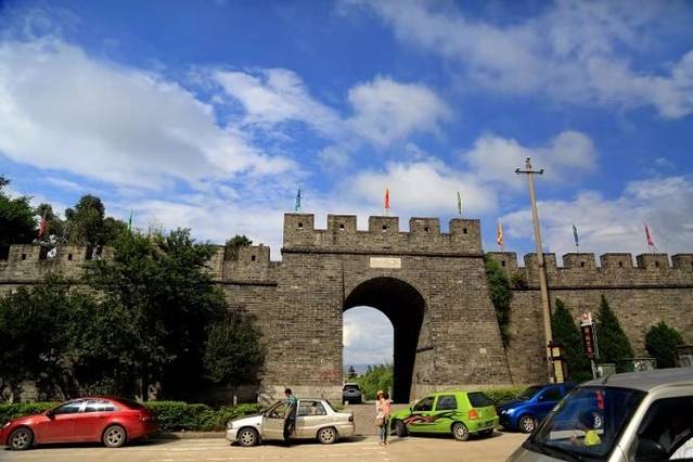 泸沽湖虎跳峡香格里拉怎么坐车,丽江香格里拉泸沽湖虎跳峡