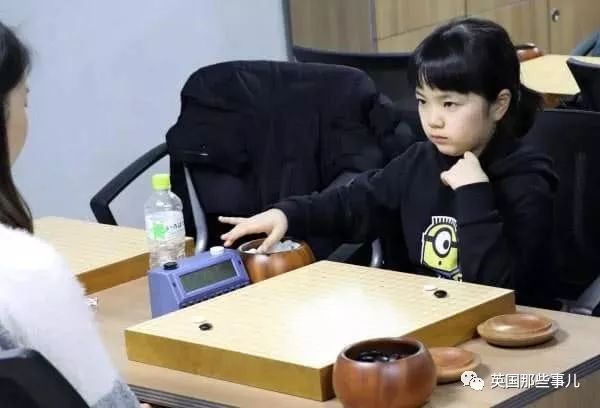 战胜71岁职业九段棋手的10岁围棋少女：这冰霜之瞪过分可爱了啊