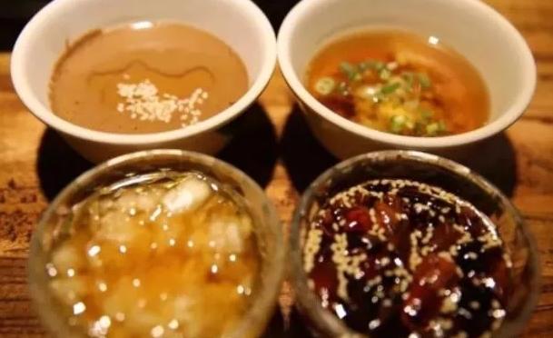 吃火锅时蘸料弄几份,吃火锅调的调料蘸酱
