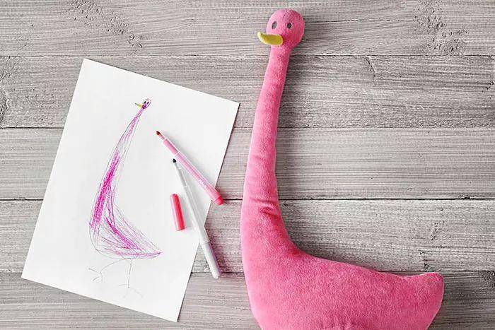 宜家请小朋友们设计了一堆「蠢」玩具，试图骗我生孩子