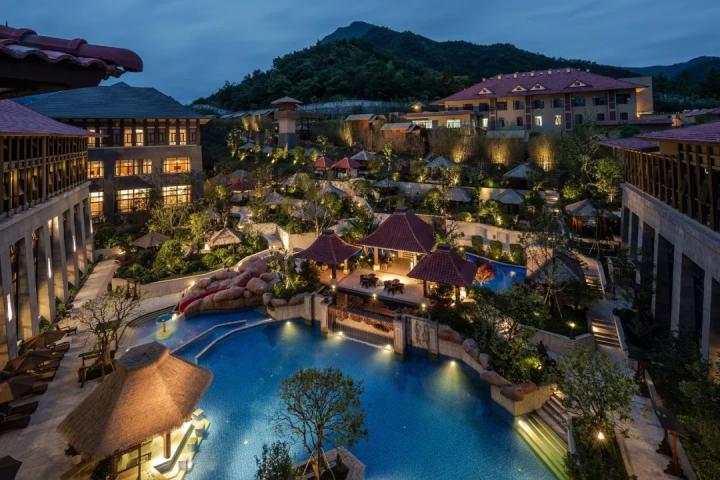 无边泳池温泉度假四川,无边泳池温泉度假游乐设施