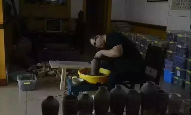 不熄窑火的窑工,不熄的窑火