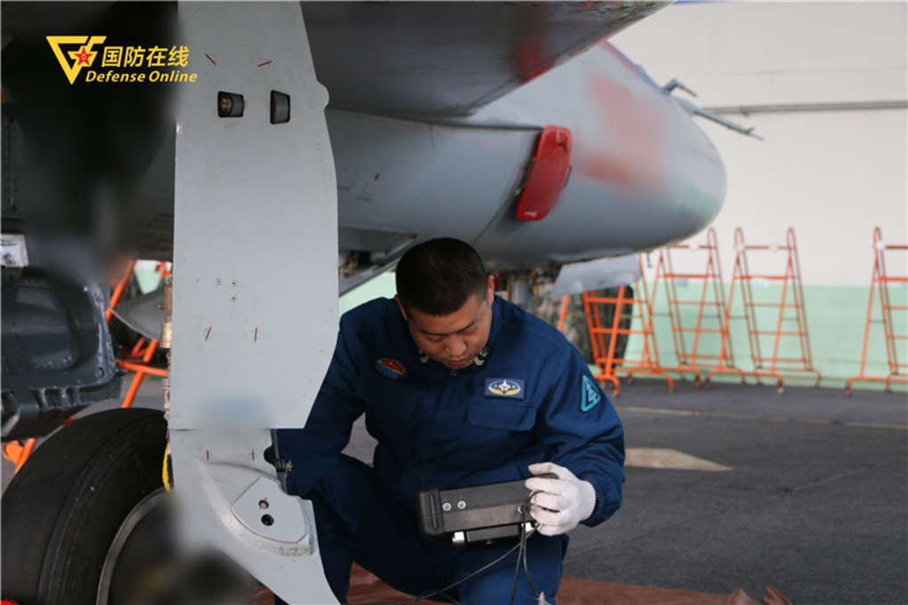 他们是军营“神医”,专治战机各种“疑难杂症”