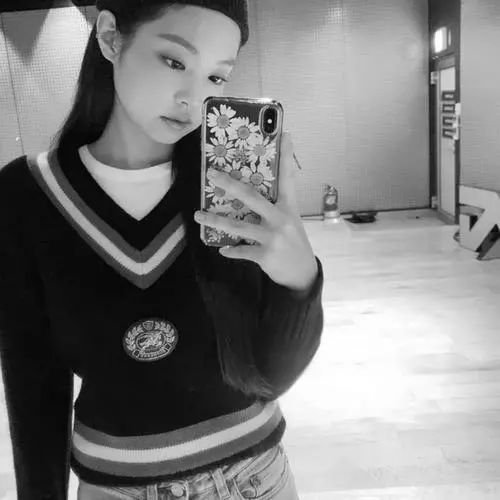 权志龙喜欢的雏菊是什么雏菊,权志龙的小雏菊为什么少一半