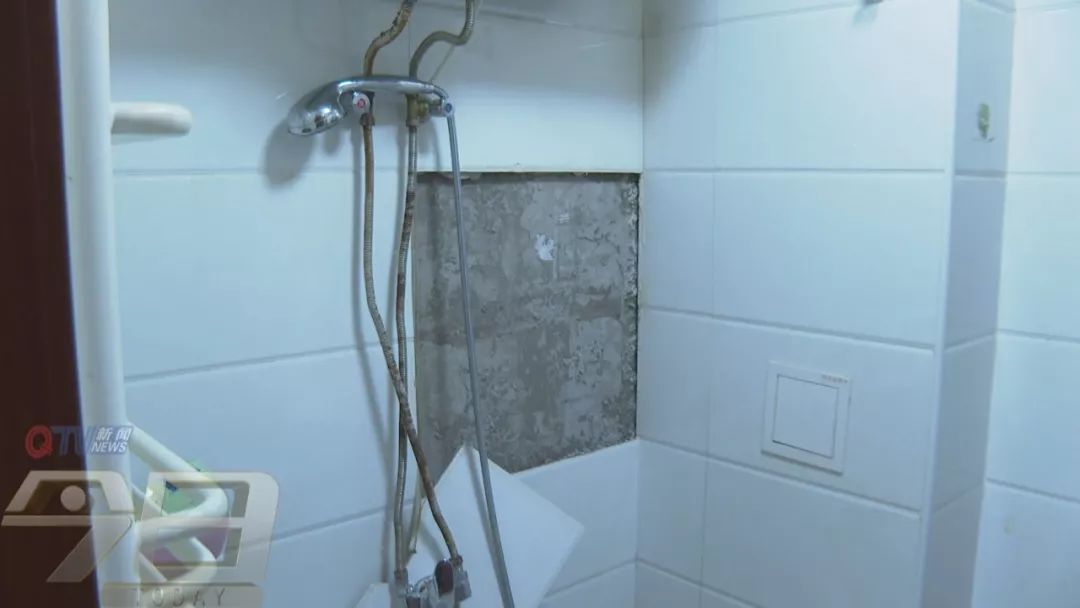 女子头部被瓷砖砸伤,女子被高空掉落瓷砖砸伤