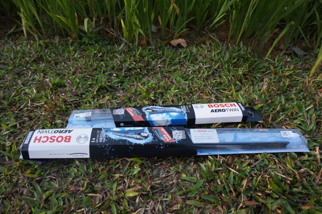 严重老化开裂,雨刮还不换?只会加玻璃水的7年老司机终于迎来换雨刮首秀!宝骏560女车主“*力暴**”安装的新雨刮,靠谱吗?