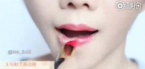 宋妍霏、泫雅破次元壁同框！原来plmm都是这样涂唇膏的