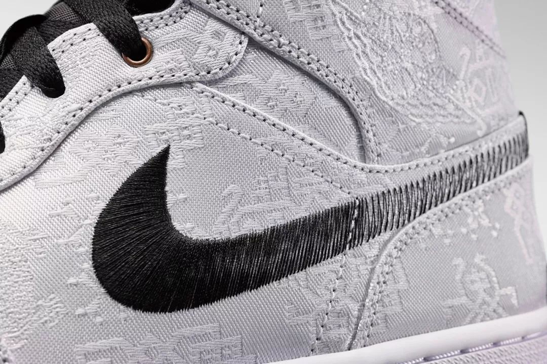 倪妮泳装“湿身”撩人;陈冠希“炒鞋”引群架;无印良品搞装修