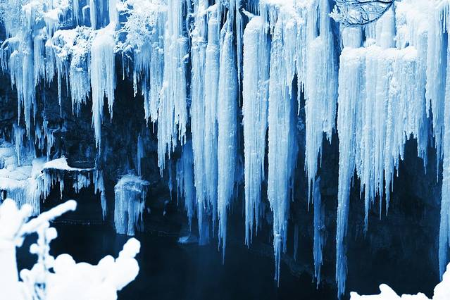 镜泊湖冬日瀑布,冬天镜泊湖吊水楼瀑布