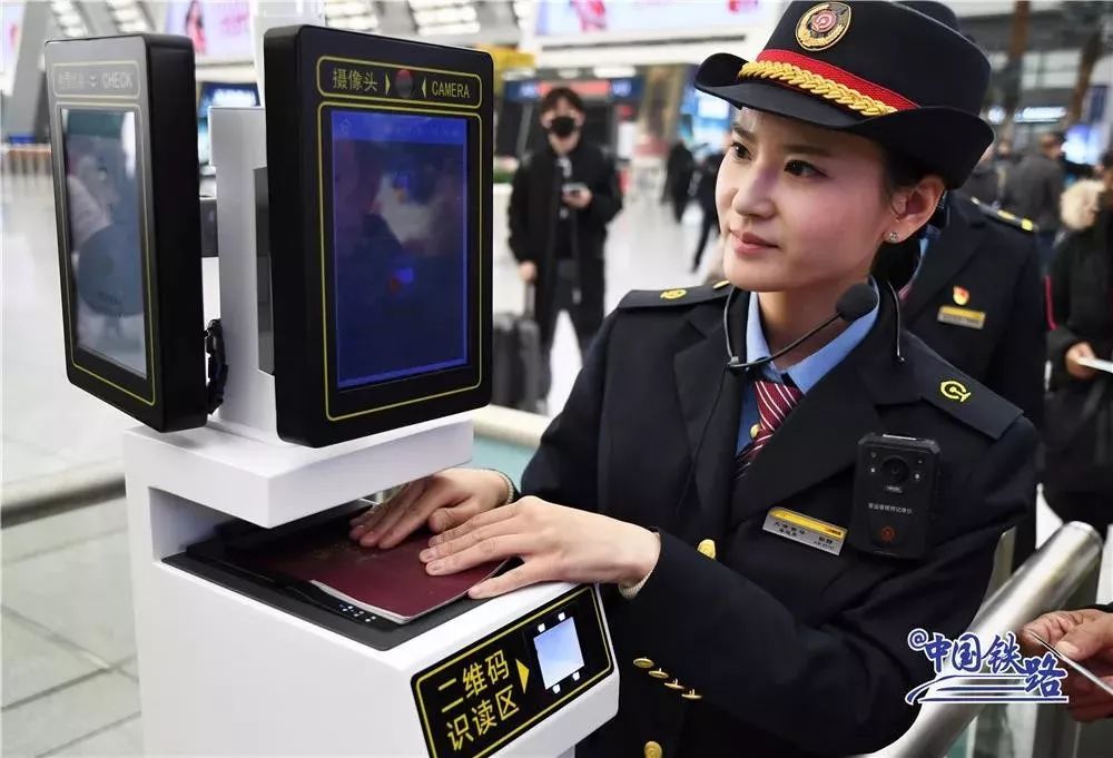 一个月放10到12天假期,下个月有13天假吗