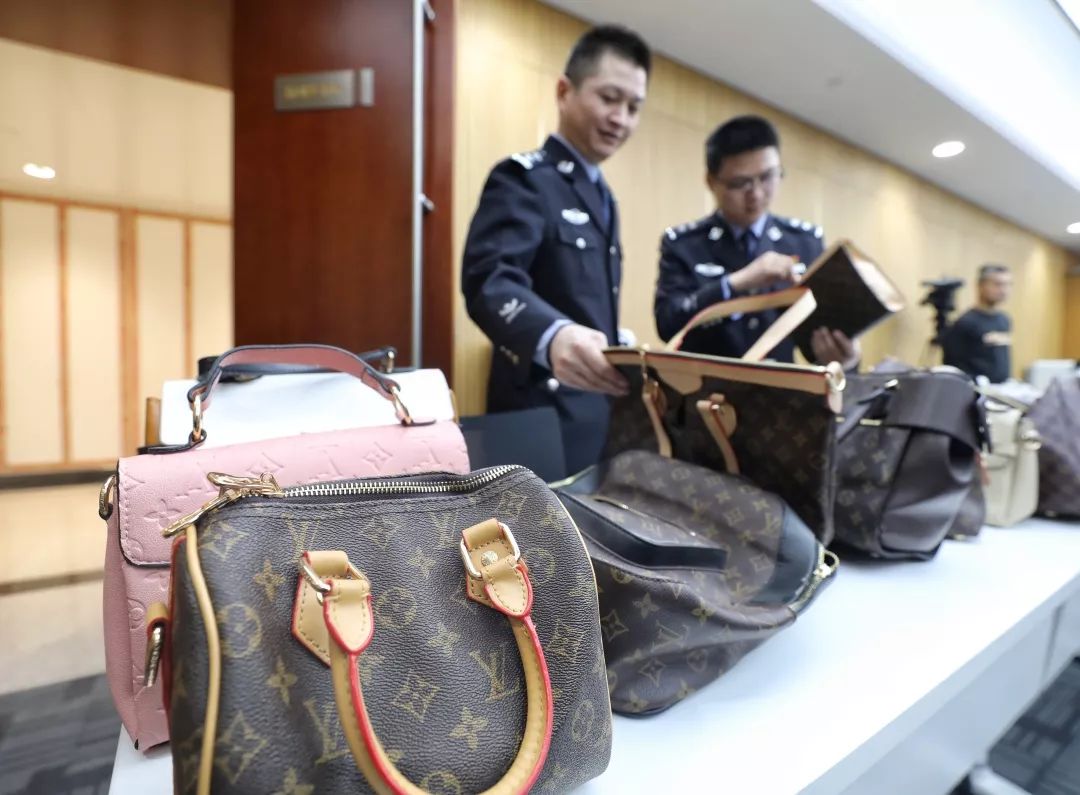 burberry围巾是什么档次,淘宝上1000多的burberry围巾