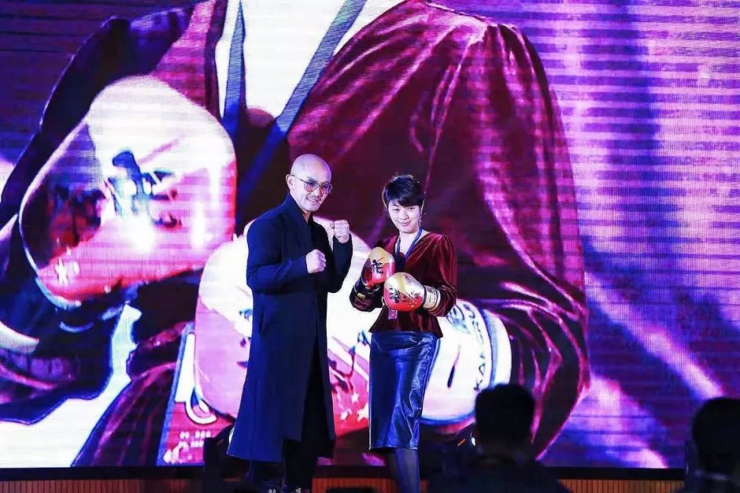 一双拳套多少钱,一副拳套3000块