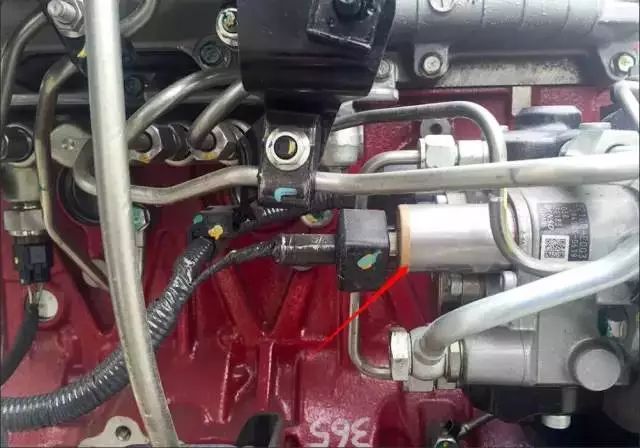 挖机上各种电磁阀的作用,修挖机测液压表