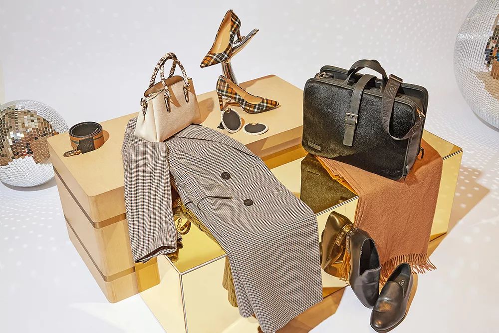 范丞丞同款运动鞋和王菲的“一见钟情”能否让你动心？