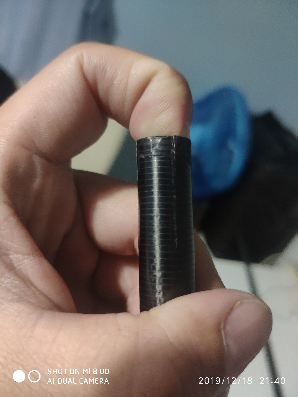 鱼竿被502胶水粘住拉不出来怎么办,鱼竿破裂最好的修复方法