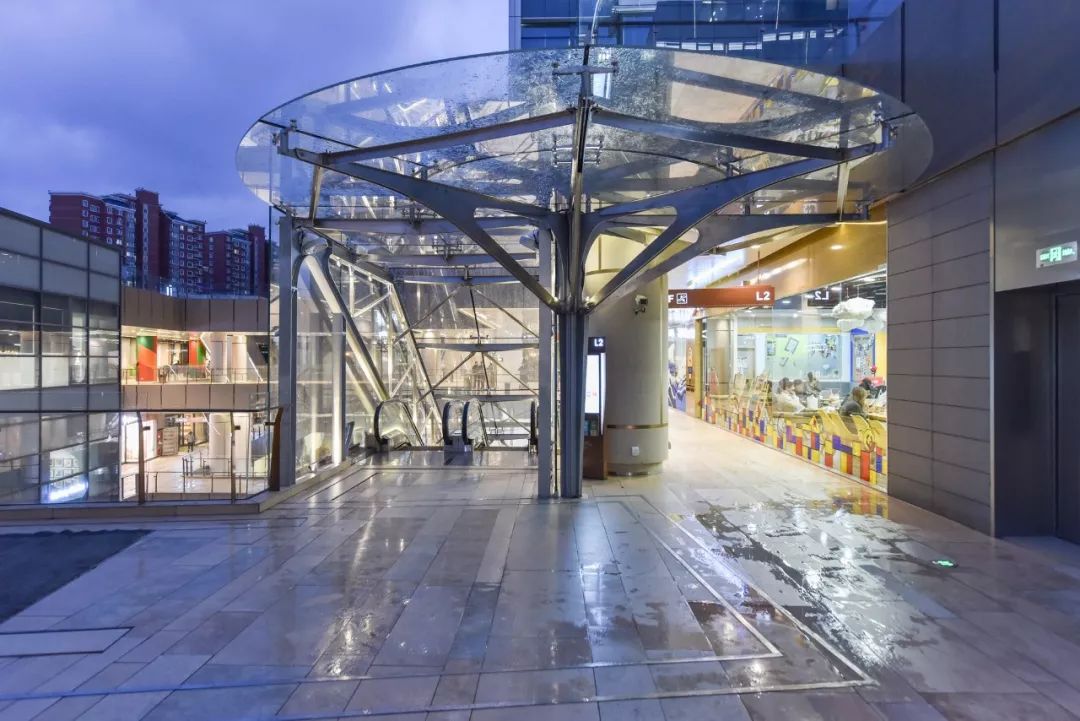 30岁入选福布斯的设计怪咖，竟把“按摩房”做成了冥想佛堂