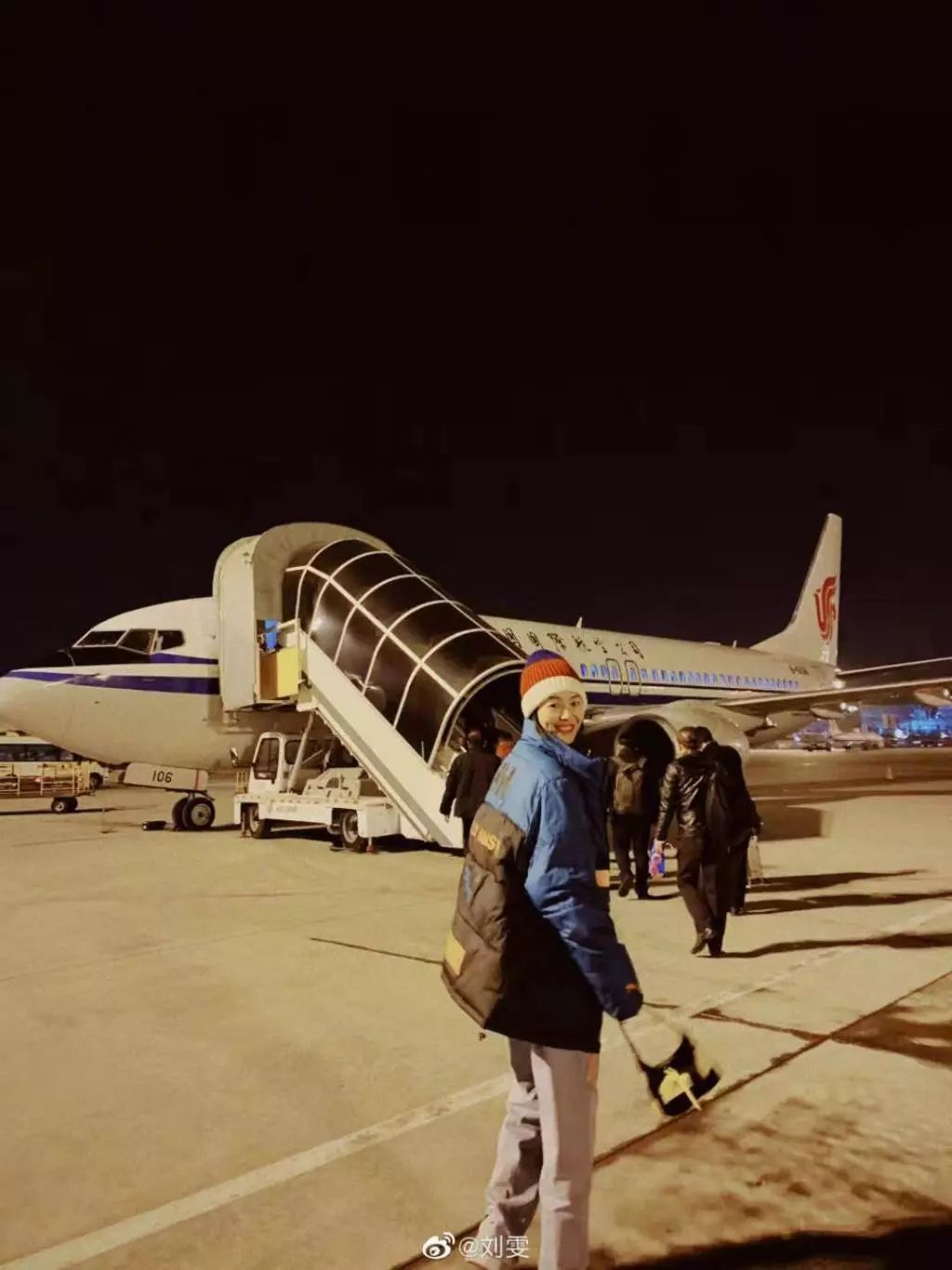 刘雯大表姐街拍太古里,大表姐刘雯美照