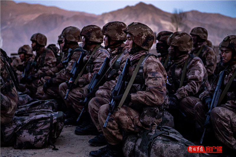 负重70斤登山,负重30斤拉练70公里