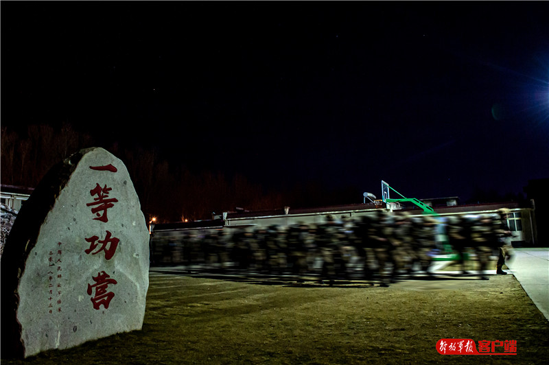 负重70斤登山,负重30斤拉练70公里