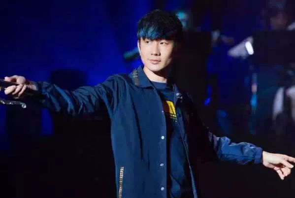 林俊杰女团合影,林俊杰和素人合影