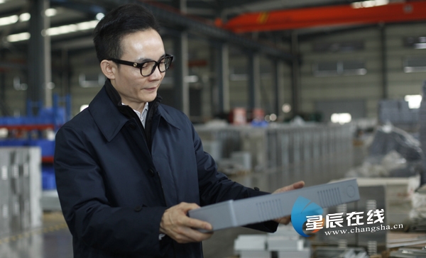 政协委员风采勤勉务实勇于担当,政协委员风采热心公益用心履职