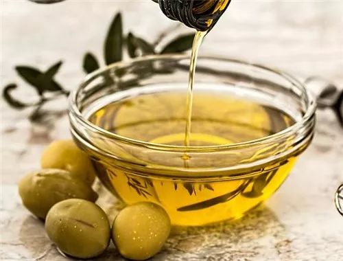 呵护手足|戴手套=精油SPA？还不耽误玩手机？30分钟急救手膜足膜，死皮老茧全消失，让你从头嫩到脚