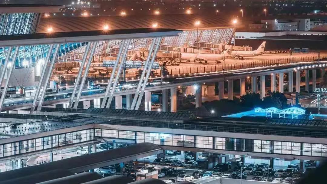 春运温暖回家路感动旅途人,春运路上温暖回家路