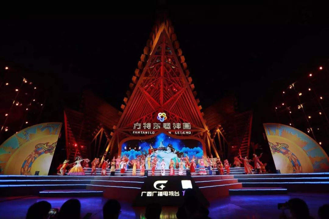 南宁无人机最新消息,广西南宁1000架无人机矩阵光影秀