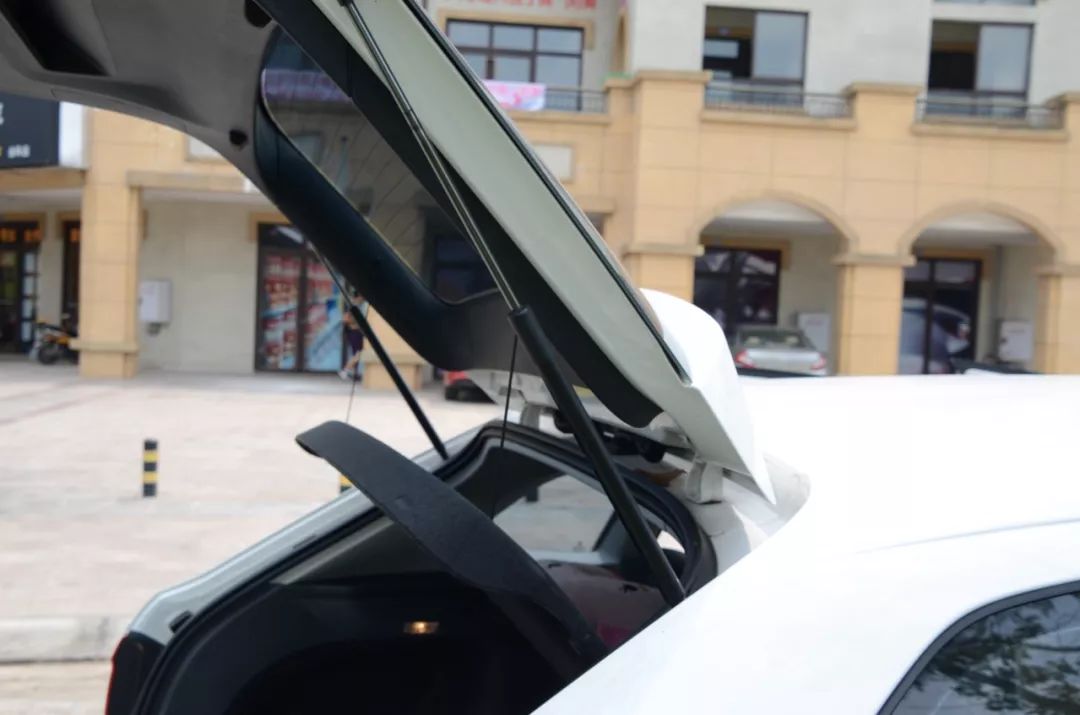 左手丰田右手大众,只花了不到5w成为人生赢家!这辆二手的朗行配置不输自家的卡罗拉!车主赚到了